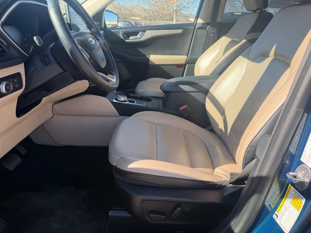 Ford Escape Vehicle Full-screen Gallery Image 18