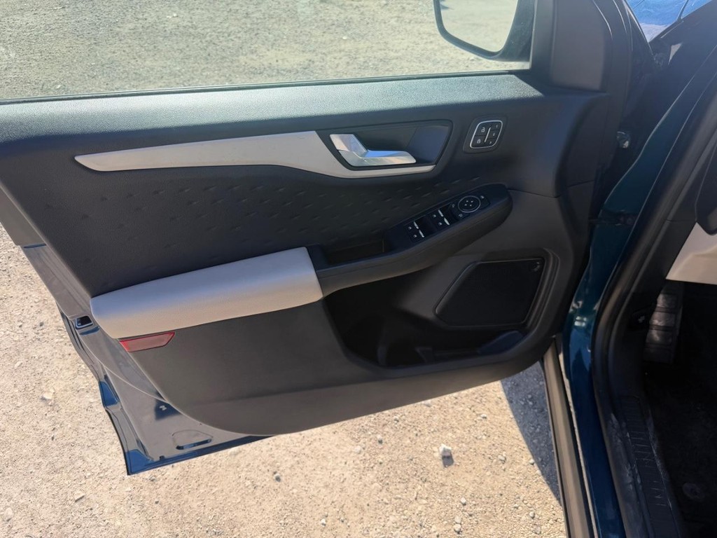 Ford Escape Vehicle Full-screen Gallery Image 20