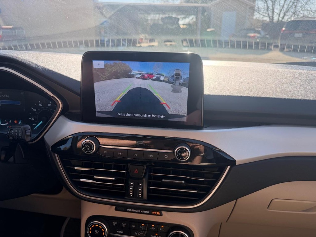 Ford Escape Vehicle Full-screen Gallery Image 25