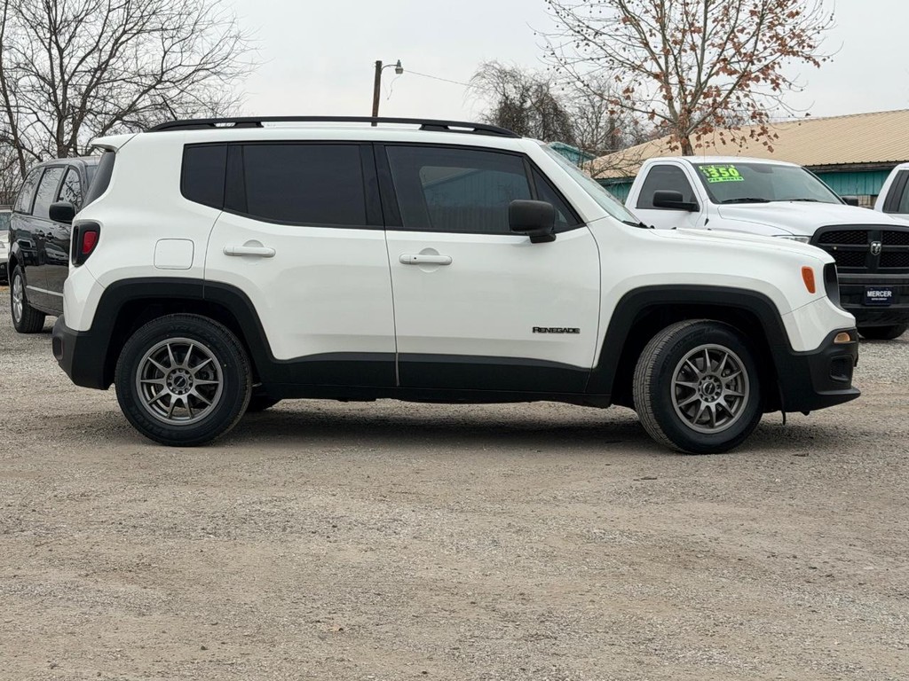 Jeep Renegade Vehicle Full-screen Gallery Image 2