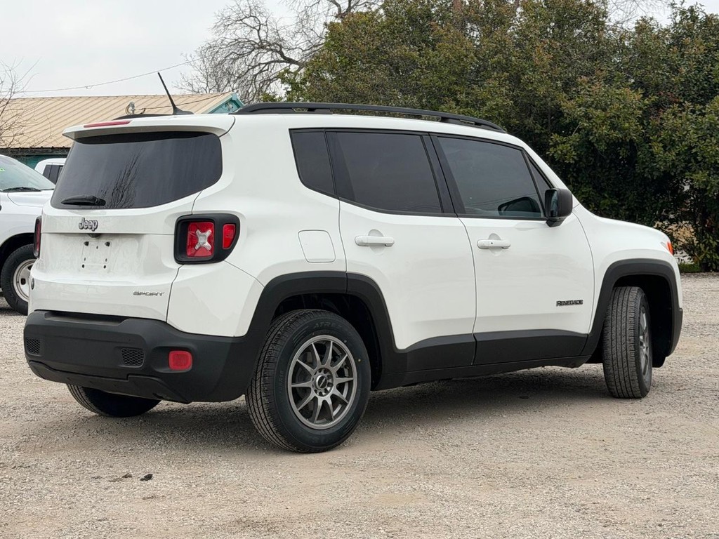 Jeep Renegade Vehicle Full-screen Gallery Image 3