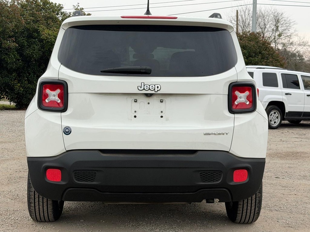 Jeep Renegade Vehicle Full-screen Gallery Image 4