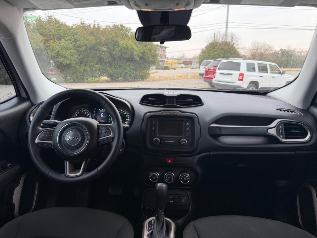 Jeep Renegade Vehicle Full-screen Gallery Image 12