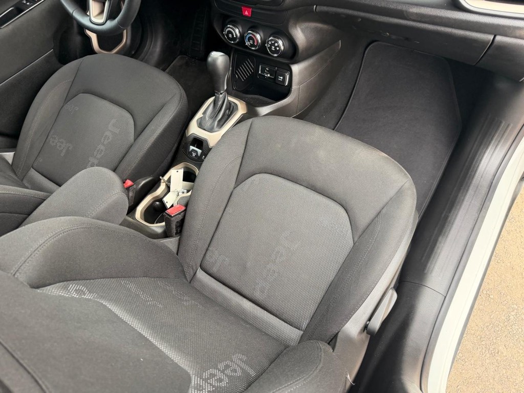 Jeep Renegade Vehicle Full-screen Gallery Image 14