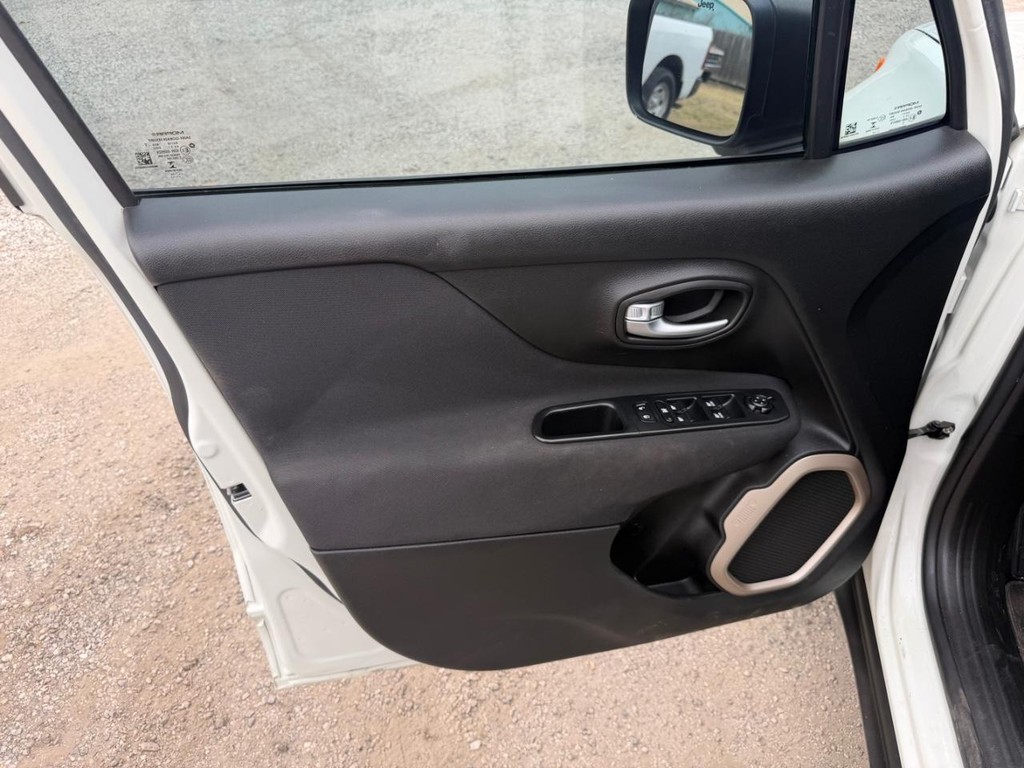 Jeep Renegade Vehicle Full-screen Gallery Image 17