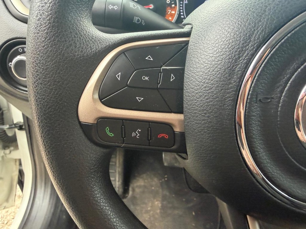 Jeep Renegade Vehicle Full-screen Gallery Image 19