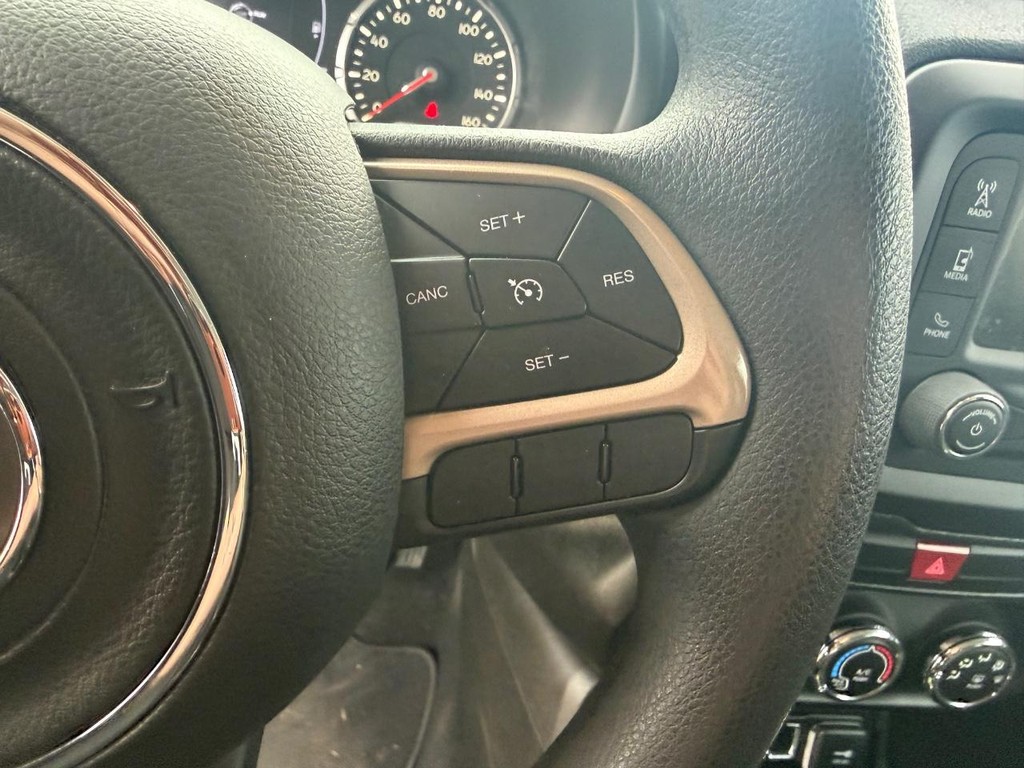 Jeep Renegade Vehicle Full-screen Gallery Image 20