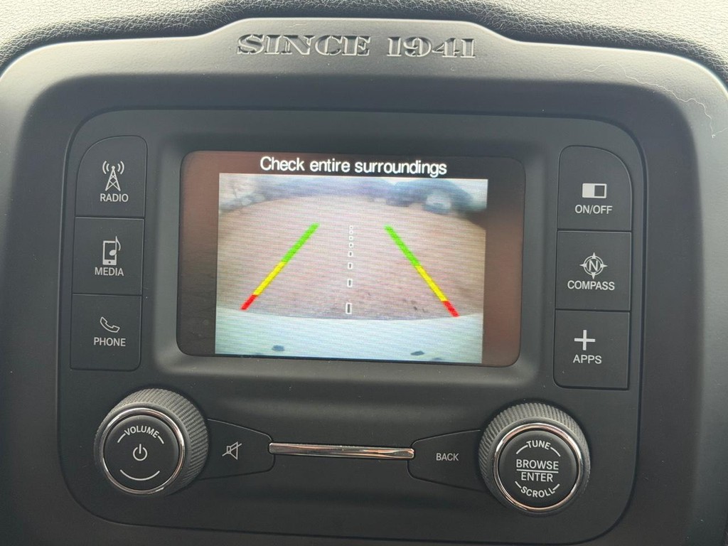 Jeep Renegade Vehicle Full-screen Gallery Image 23