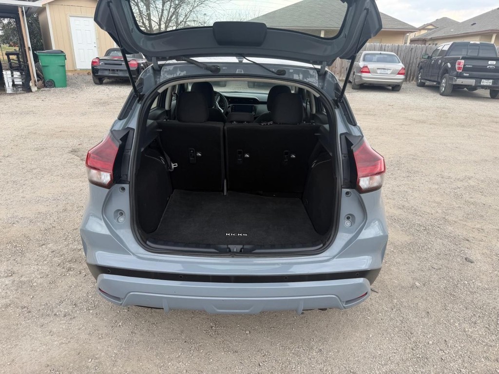 Nissan Kicks Vehicle Full-screen Gallery Image 5