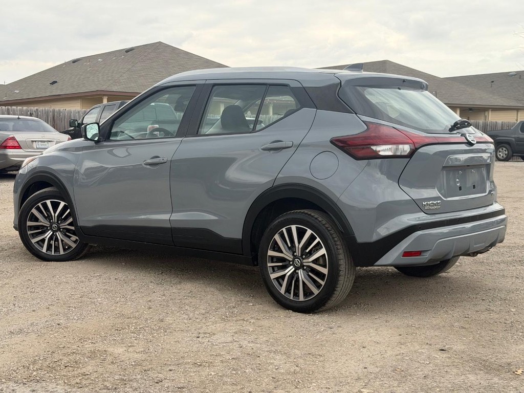 Nissan Kicks Vehicle Full-screen Gallery Image 6
