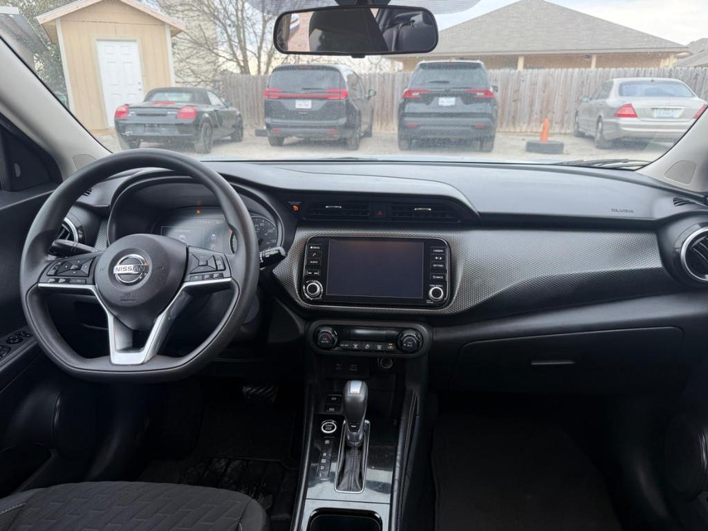 Nissan Kicks Vehicle Full-screen Gallery Image 12