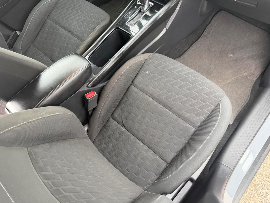 Nissan Kicks Vehicle Full-screen Gallery Image 13