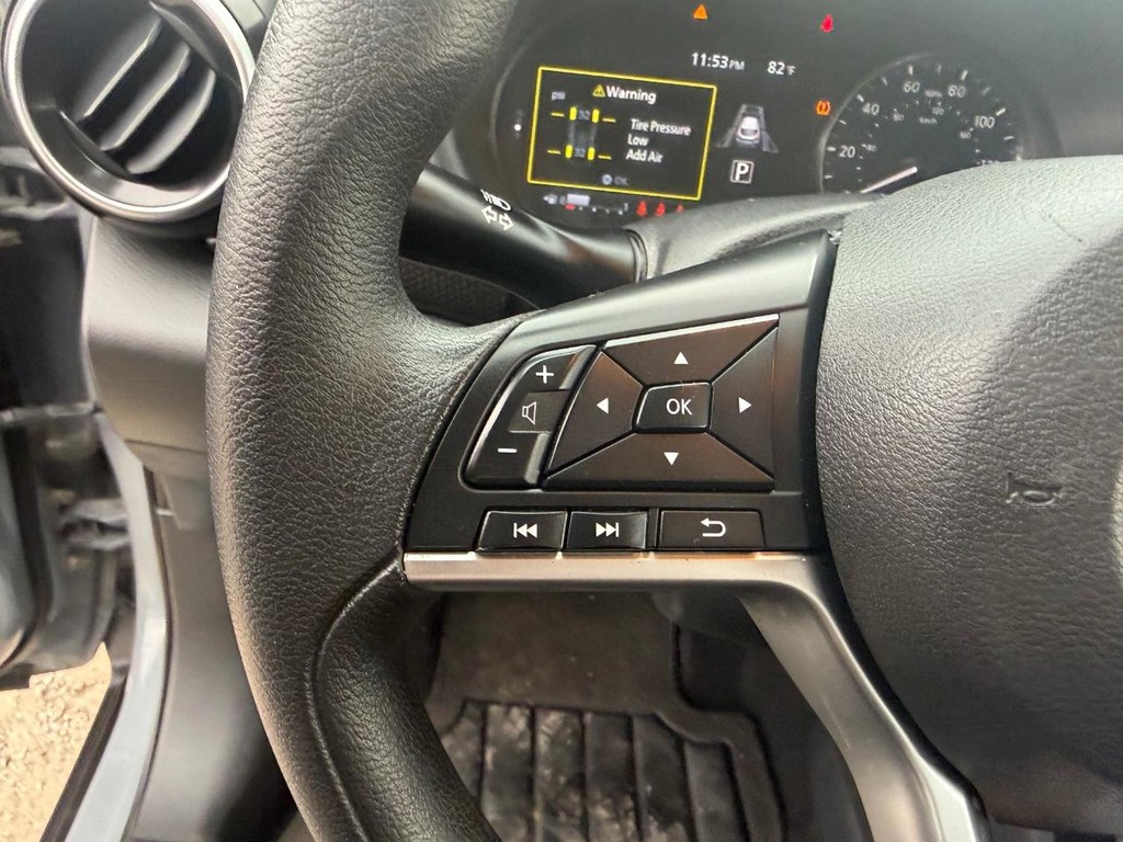 Nissan Kicks Vehicle Full-screen Gallery Image 18