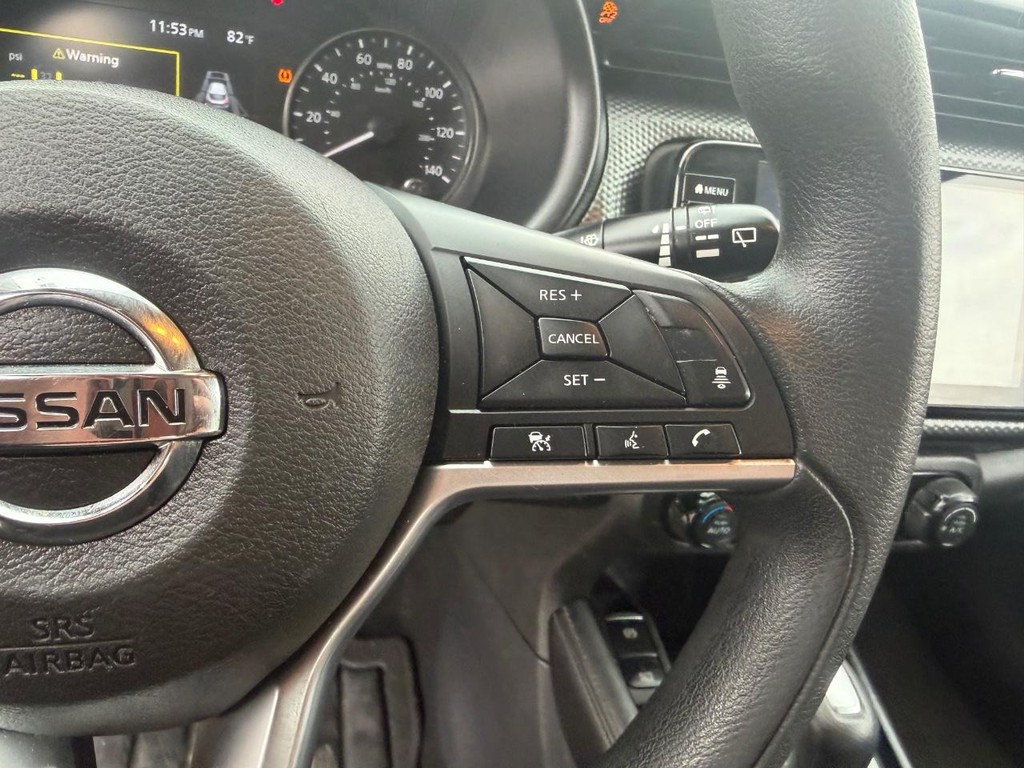 Nissan Kicks Vehicle Full-screen Gallery Image 19