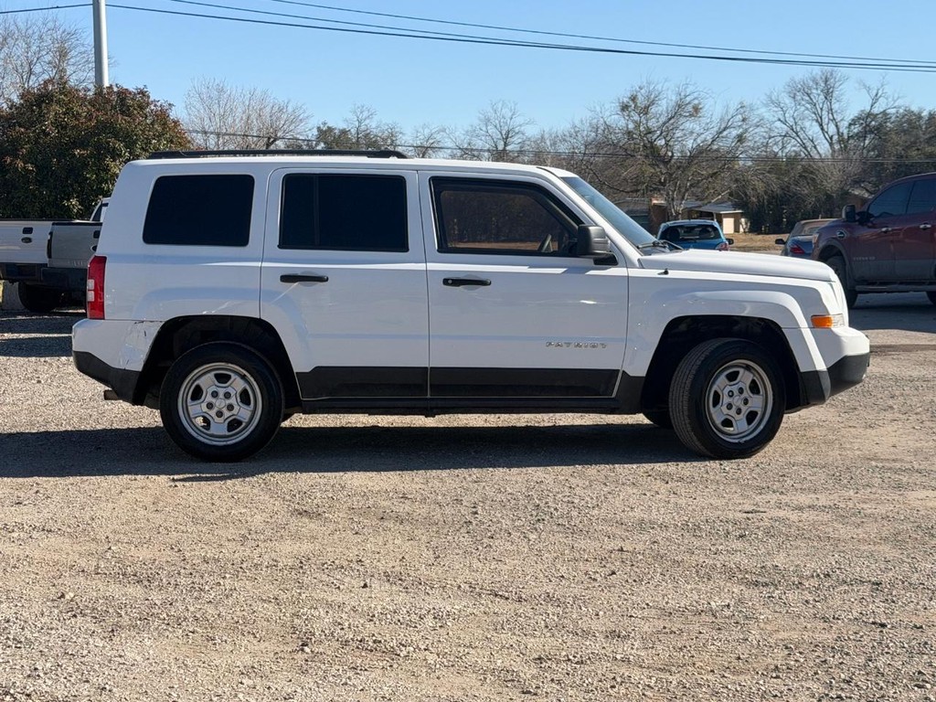 Jeep Patriot Vehicle Full-screen Gallery Image 2