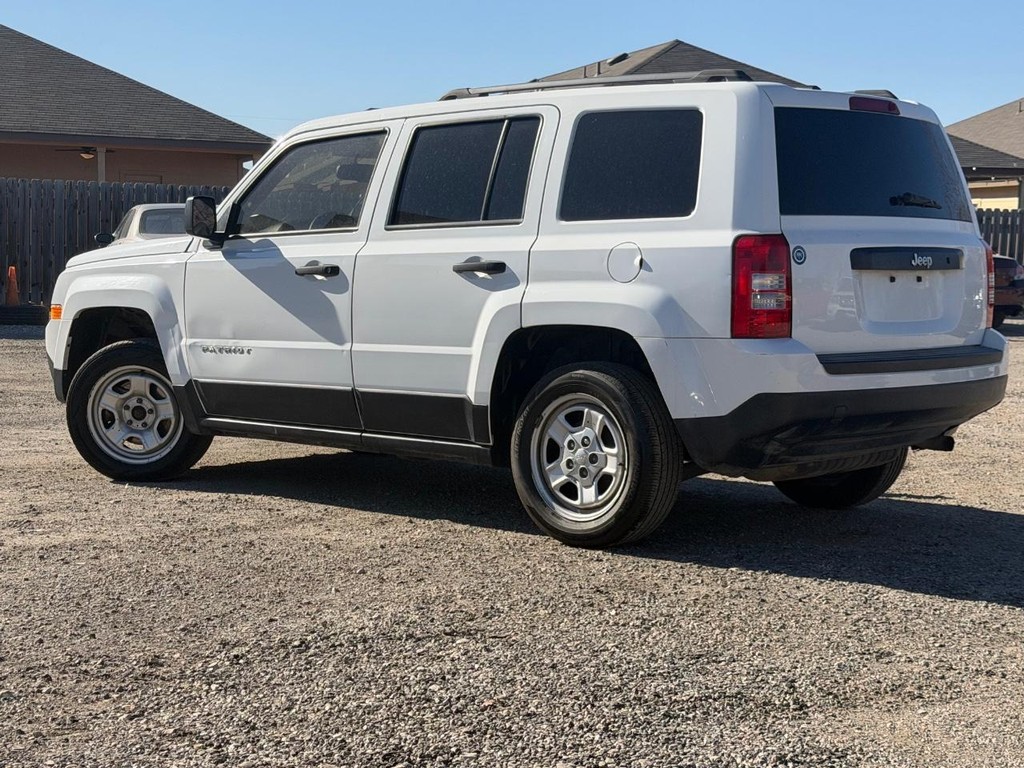 Jeep Patriot Vehicle Full-screen Gallery Image 6