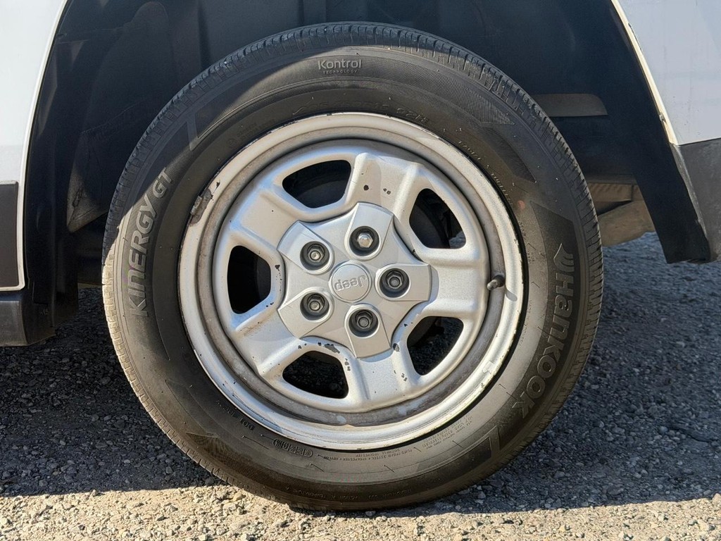 Jeep Patriot Vehicle Full-screen Gallery Image 7