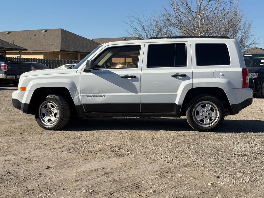 Jeep Patriot Vehicle Full-screen Gallery Image 8