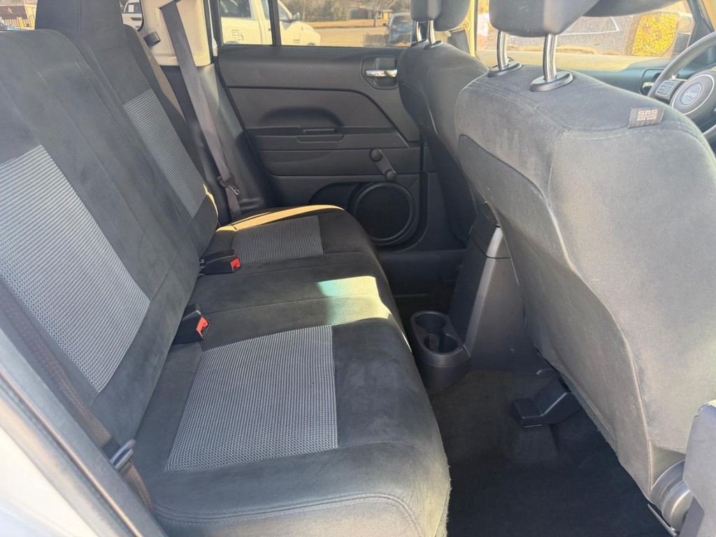 Jeep Patriot Vehicle Full-screen Gallery Image 11