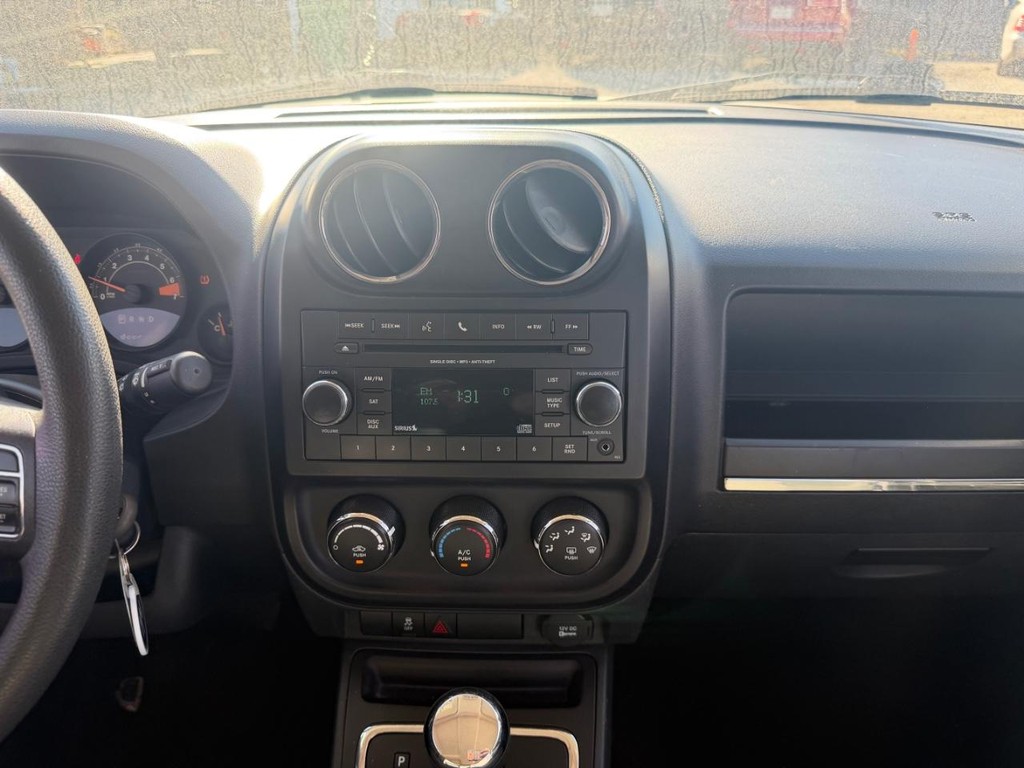 Jeep Patriot Vehicle Full-screen Gallery Image 14