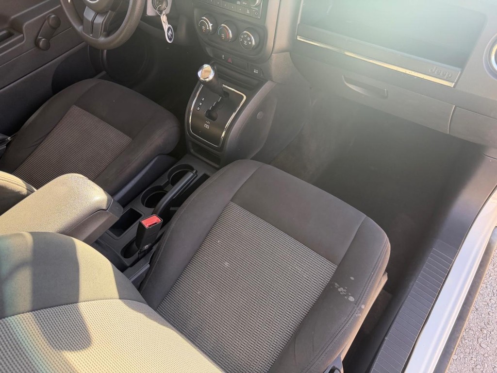 Jeep Patriot Vehicle Full-screen Gallery Image 15