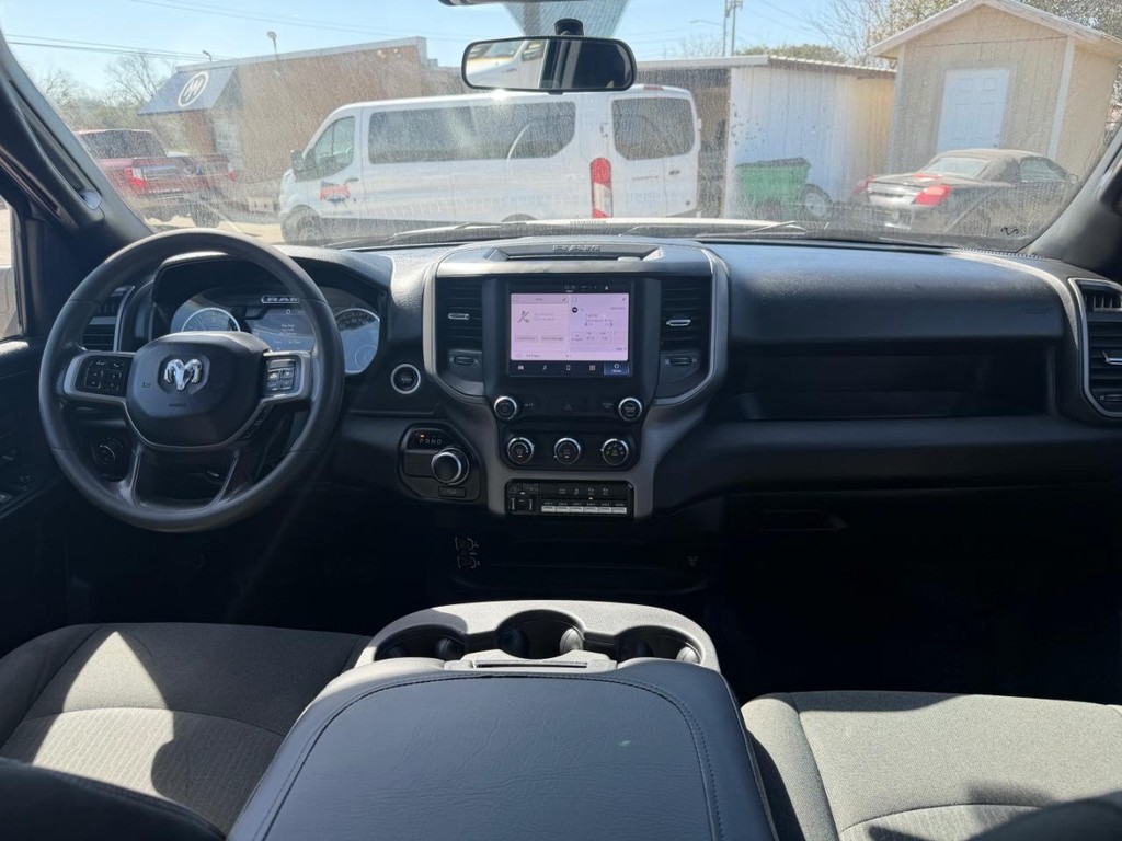 Ram 2500 Vehicle Full-screen Gallery Image 11