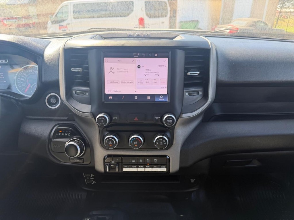 Ram 2500 Vehicle Full-screen Gallery Image 13