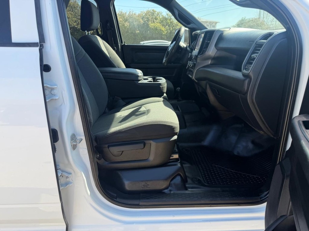 Ram 2500 Vehicle Full-screen Gallery Image 15