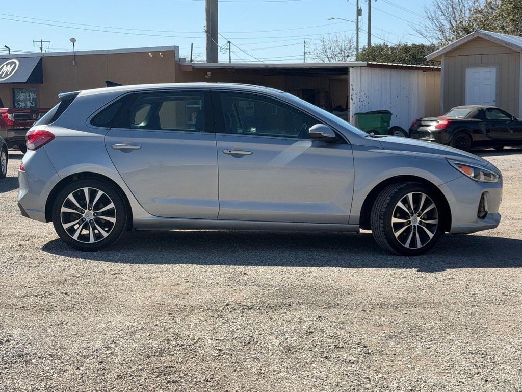 Hyundai Elantra GT Vehicle Full-screen Gallery Image 02