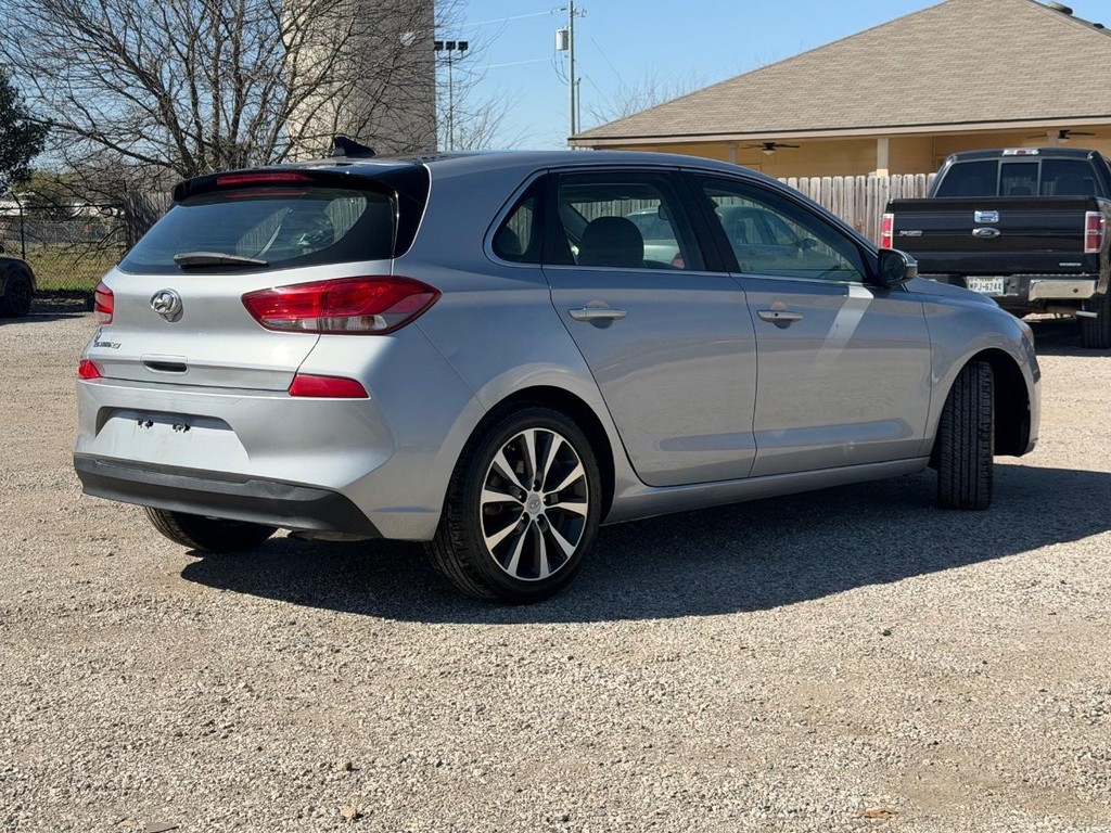 Hyundai Elantra GT Vehicle Full-screen Gallery Image 03