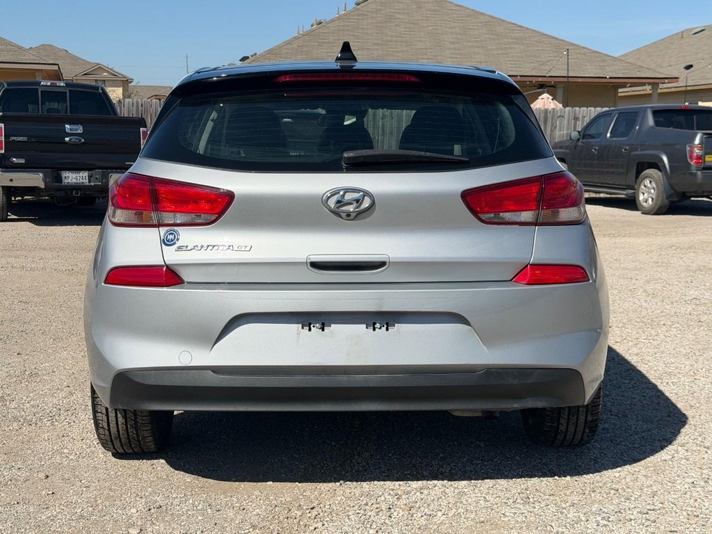 Hyundai Elantra GT Vehicle Full-screen Gallery Image 04