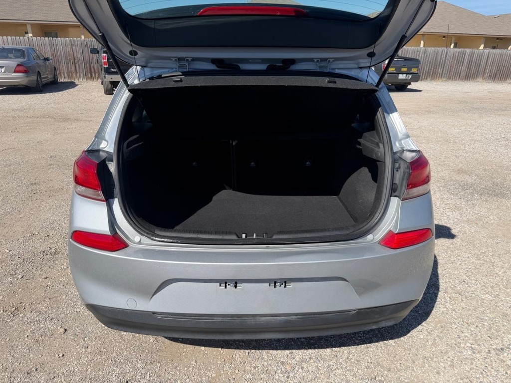 Hyundai Elantra GT Vehicle Full-screen Gallery Image 05