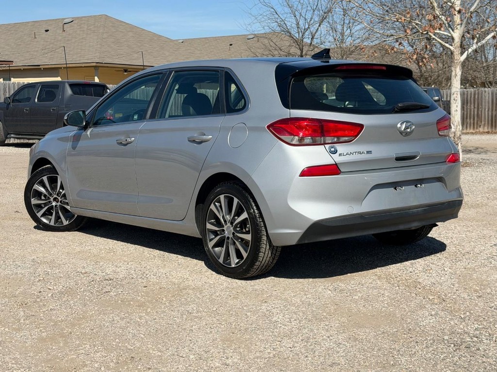 Hyundai Elantra GT Vehicle Full-screen Gallery Image 06