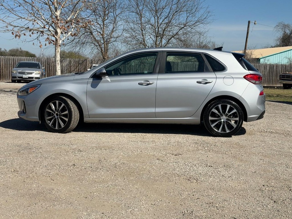 Hyundai Elantra GT Vehicle Full-screen Gallery Image 08