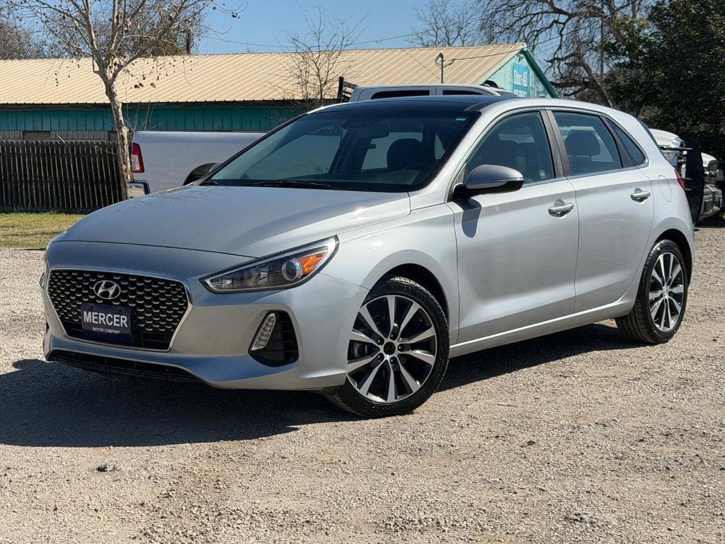 Hyundai Elantra GT Vehicle Full-screen Gallery Image 09