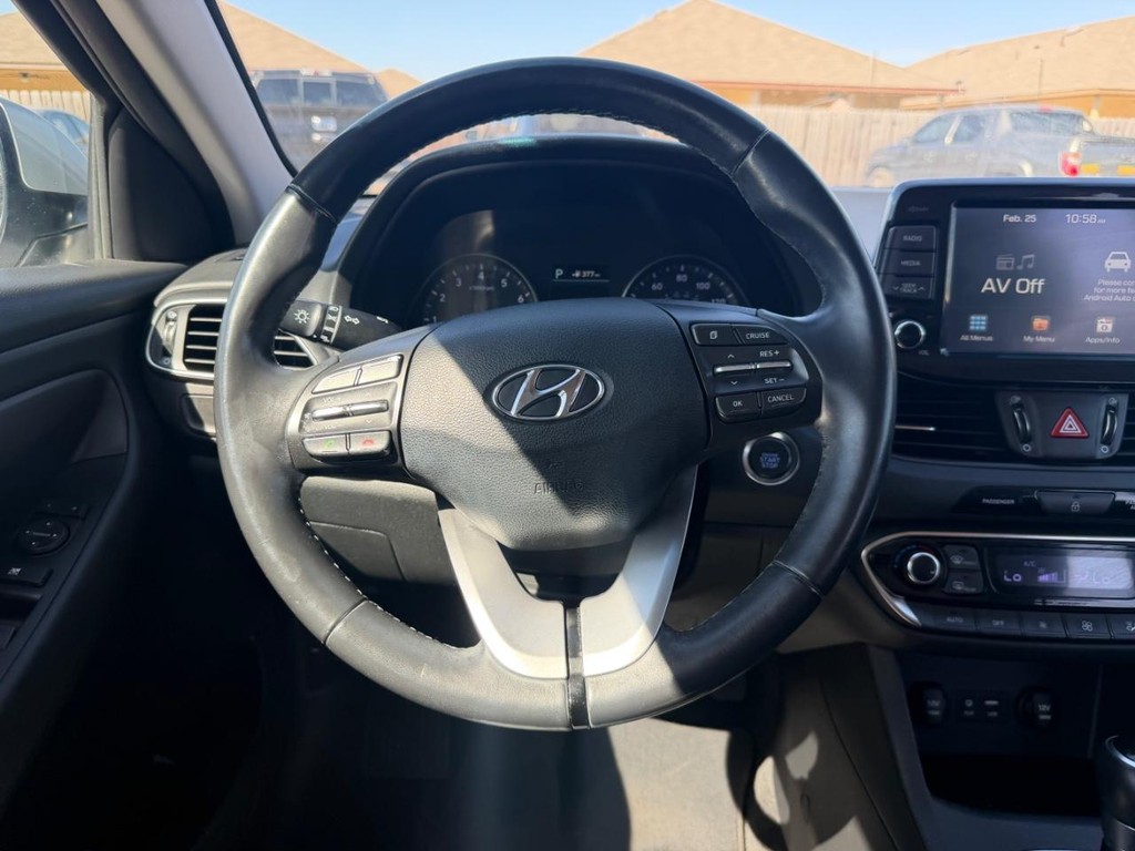 Hyundai Elantra GT Vehicle Full-screen Gallery Image 13