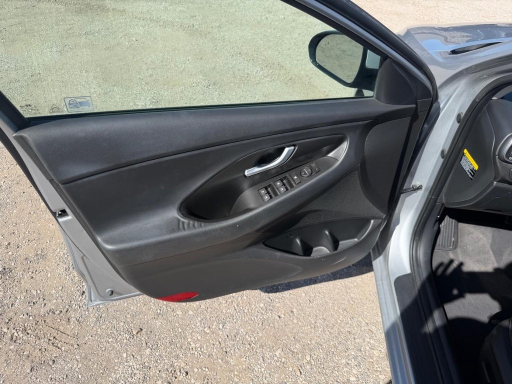 Hyundai Elantra GT Vehicle Full-screen Gallery Image 19