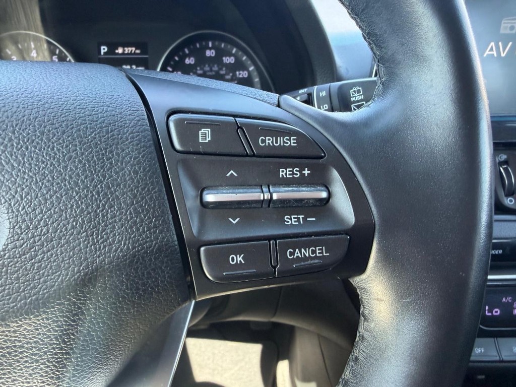 Hyundai Elantra GT Vehicle Full-screen Gallery Image 22