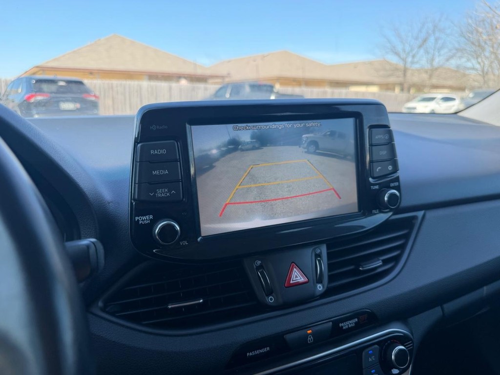 Hyundai Elantra GT Vehicle Full-screen Gallery Image 24