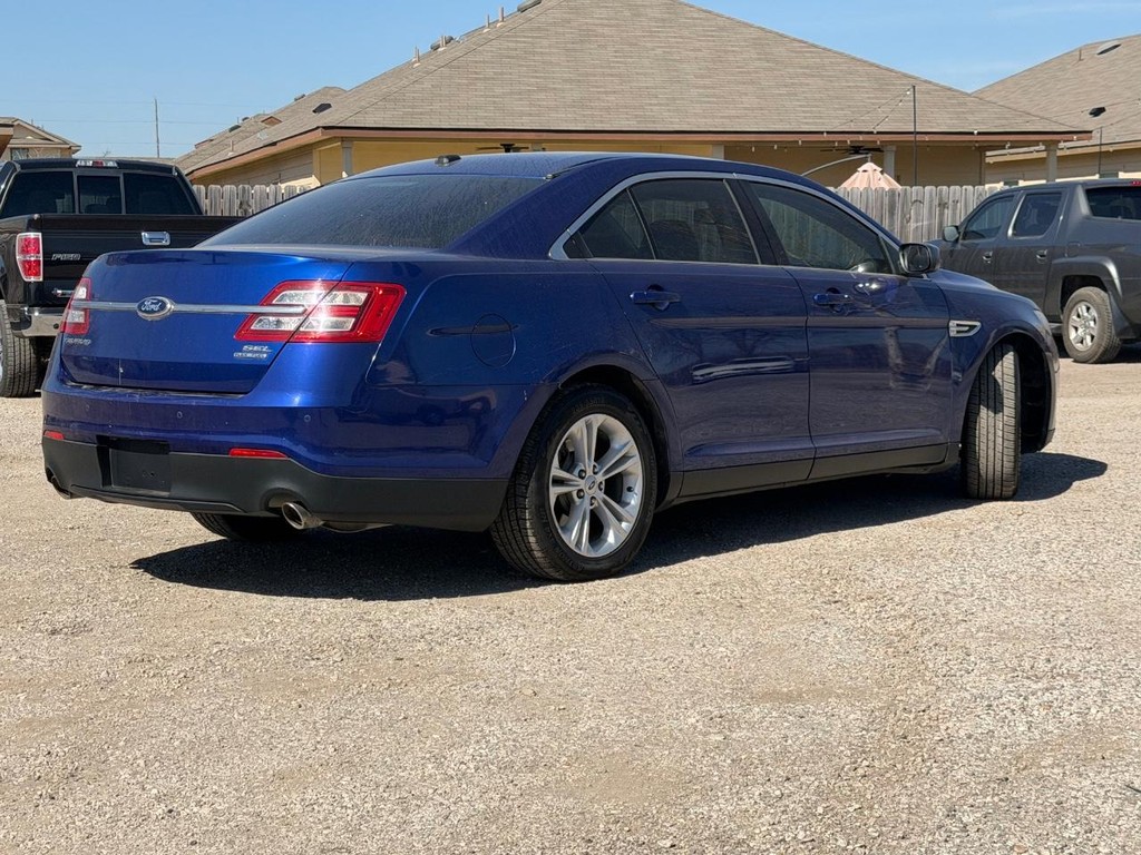 Ford Taurus Vehicle Full-screen Gallery Image 03