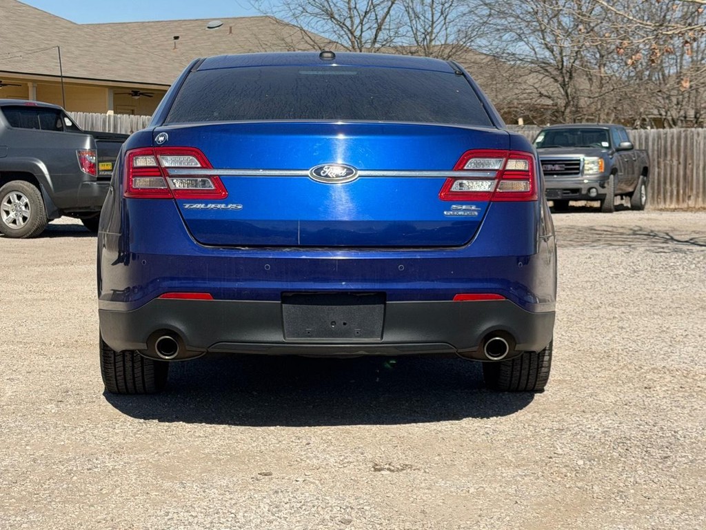 Ford Taurus Vehicle Full-screen Gallery Image 04