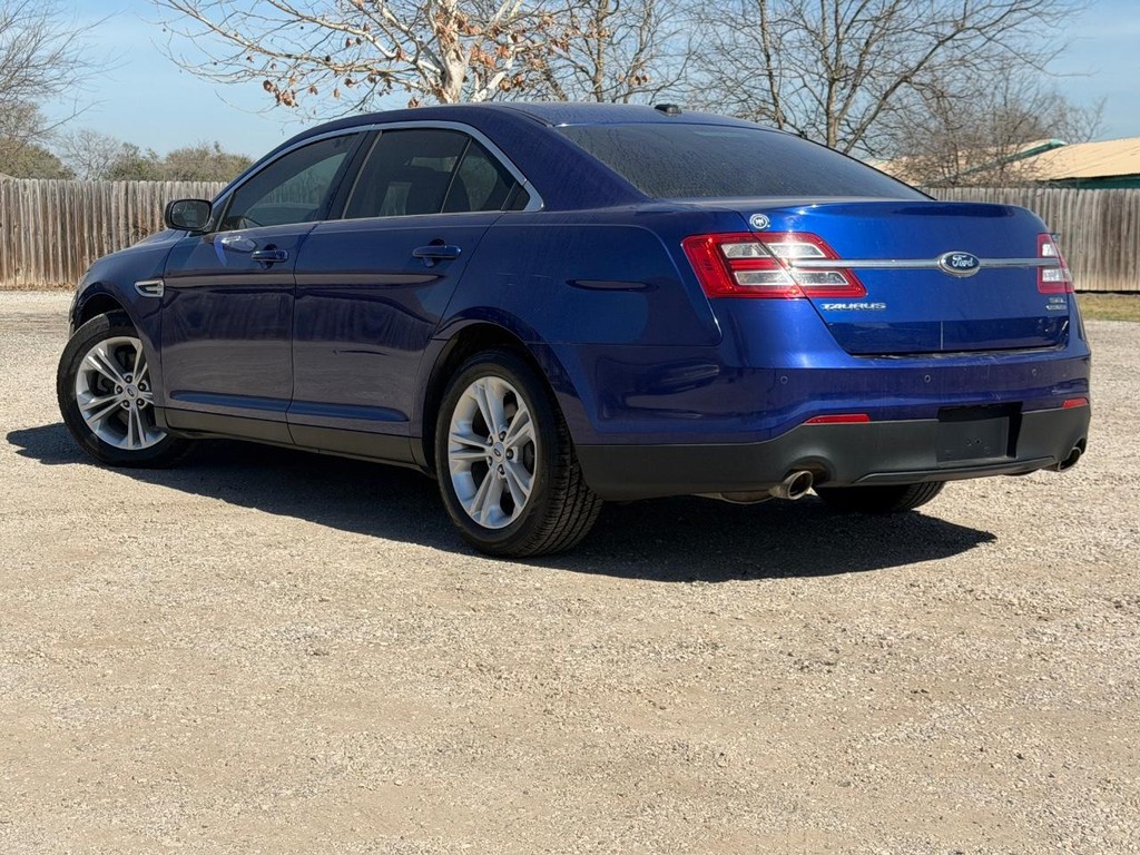 Ford Taurus Vehicle Full-screen Gallery Image 05