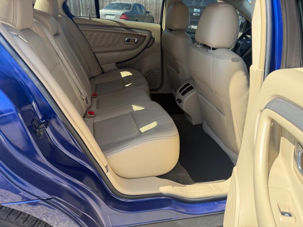 Ford Taurus Vehicle Full-screen Gallery Image 10