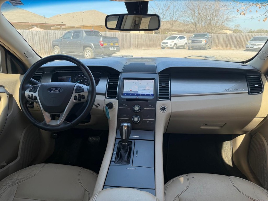 Ford Taurus Vehicle Full-screen Gallery Image 11