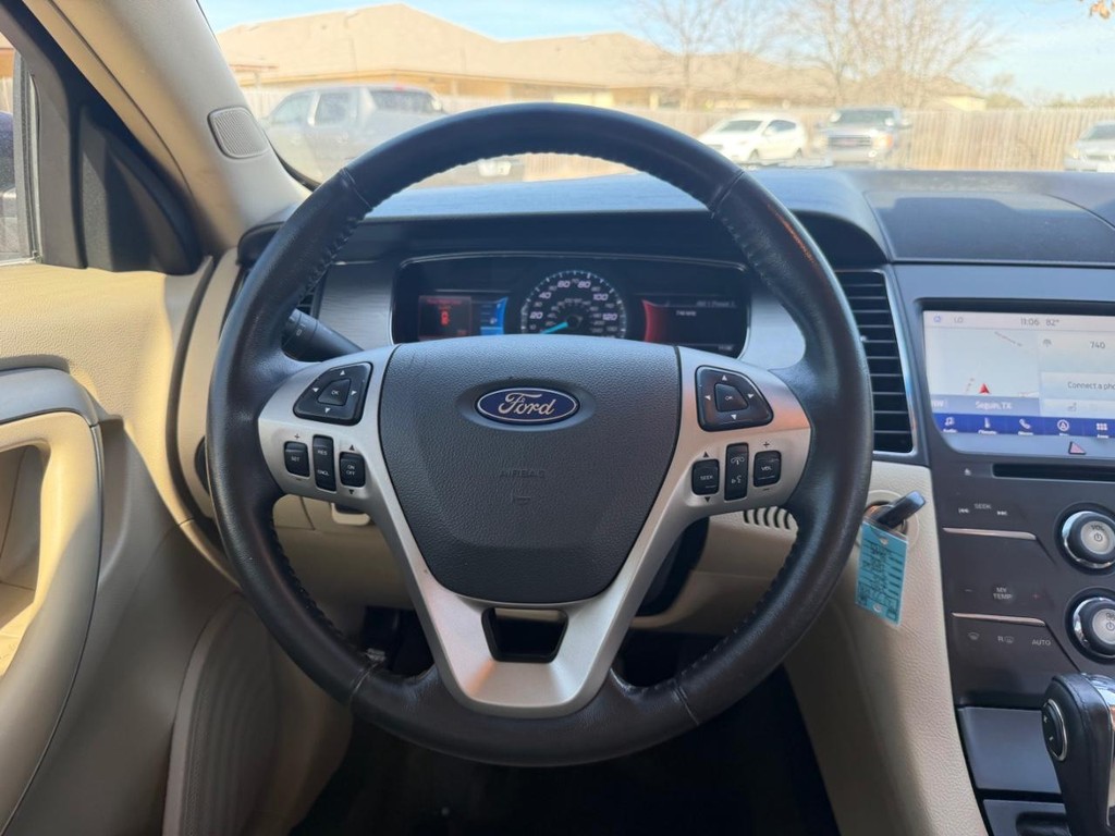Ford Taurus Vehicle Full-screen Gallery Image 12