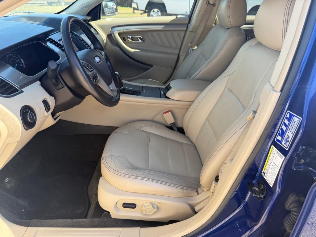 Ford Taurus Vehicle Full-screen Gallery Image 16
