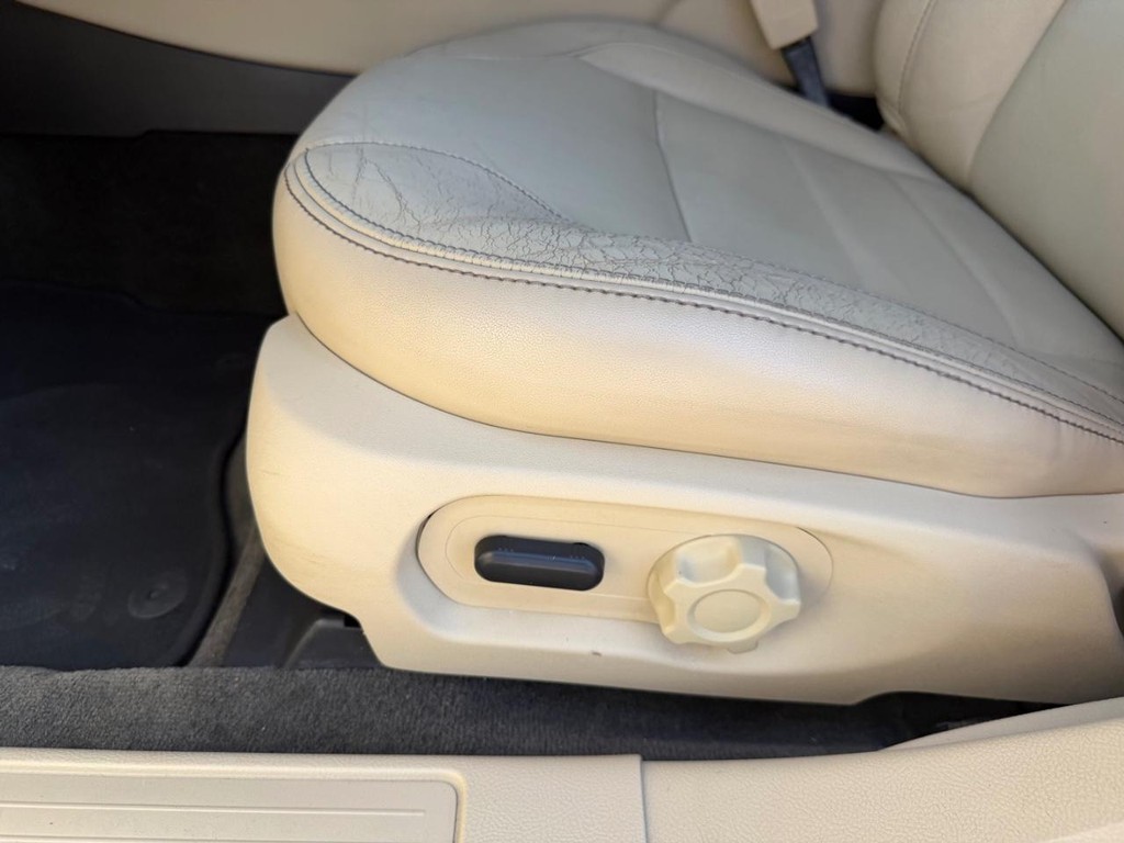 Ford Taurus Vehicle Full-screen Gallery Image 17