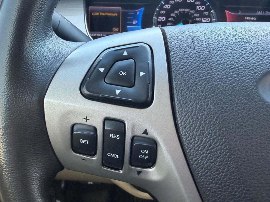 Ford Taurus Vehicle Full-screen Gallery Image 20