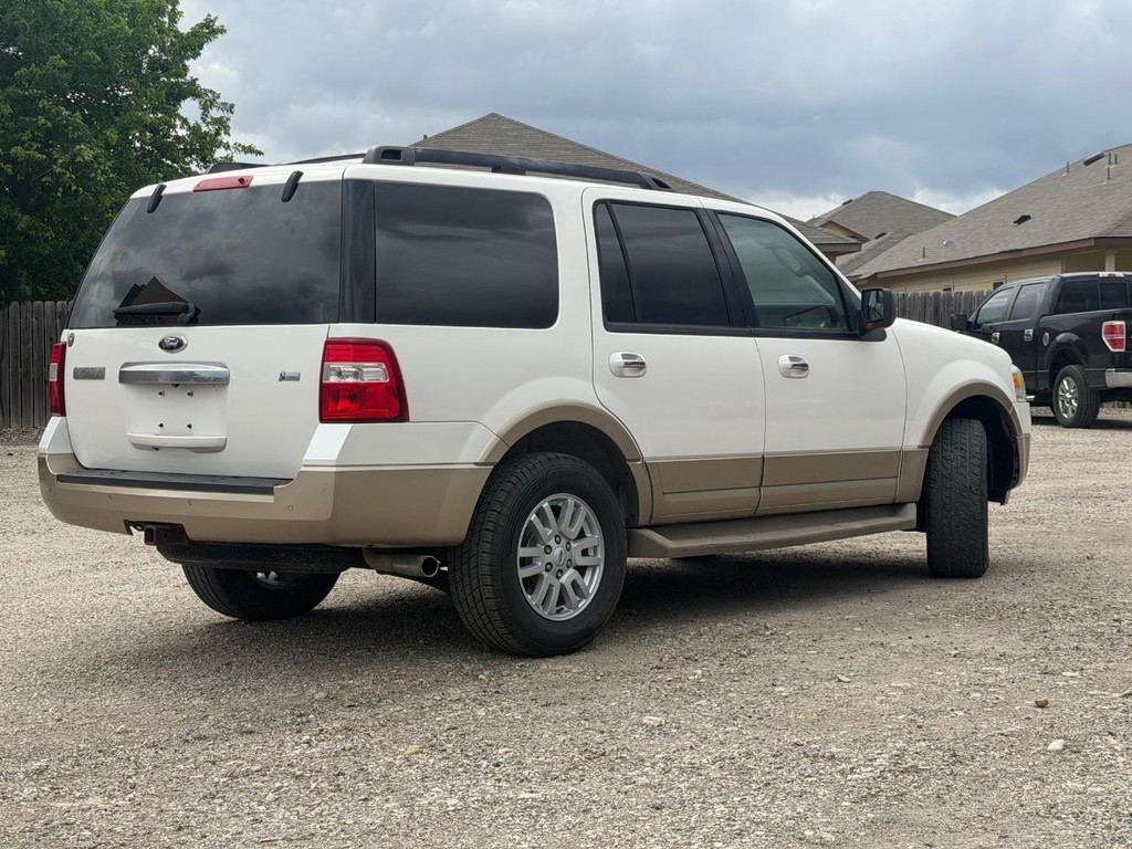 Ford Expedition Vehicle Full-screen Gallery Image 3