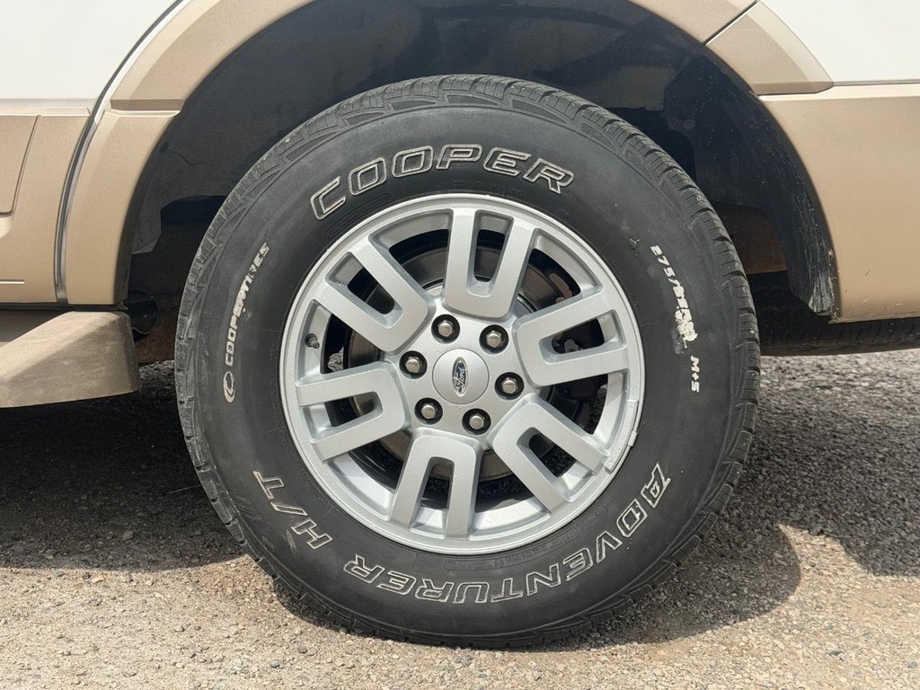 Ford Expedition Vehicle Full-screen Gallery Image 7